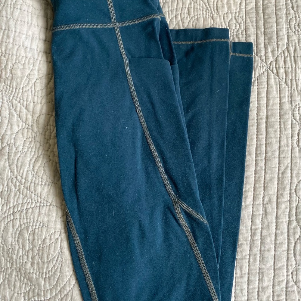 Atlhleta Girl Stash Your Treasures Leggings Size M (8/10)